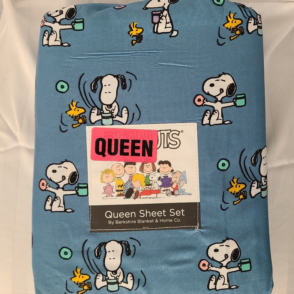 NWT Queen Snoopy Sheet Set by Berkshire